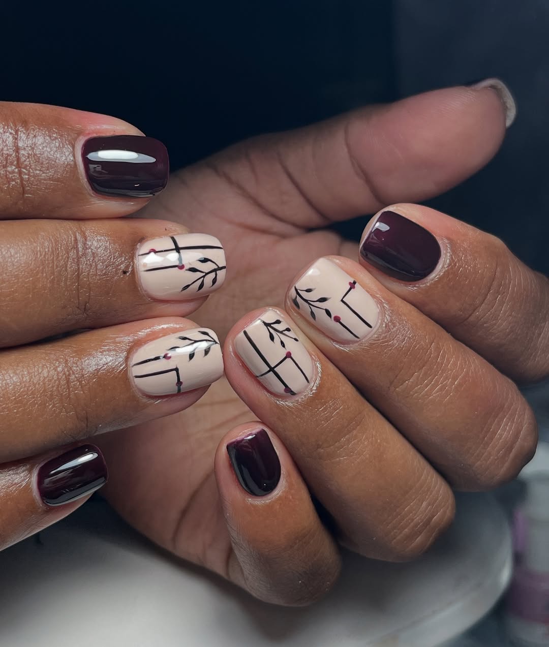 Dark autumn nails with leaf design